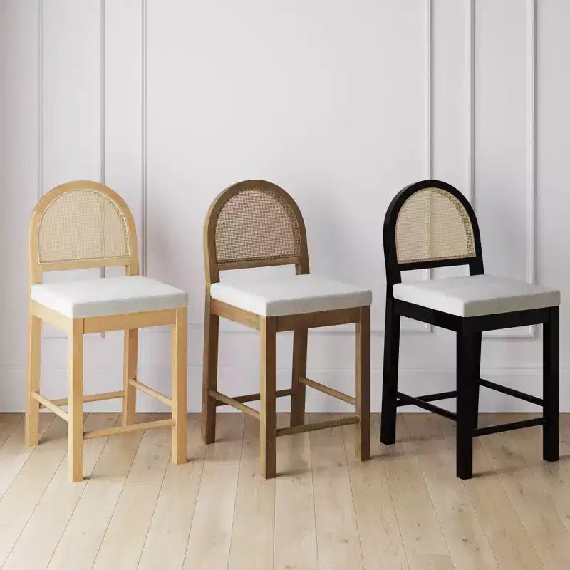 Sgabello da bar per penisola in Boucle Nero e Crema con Schienale in Rattan – 1 Posto